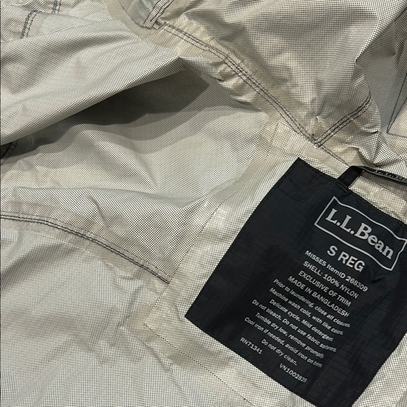 L.L. Bean Black Gorpcore Windbreaker with Hood and Water Resistant Design - Picture 7 of 8